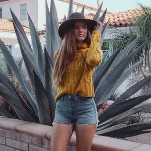 🌵 Living For The Weekend Sweater